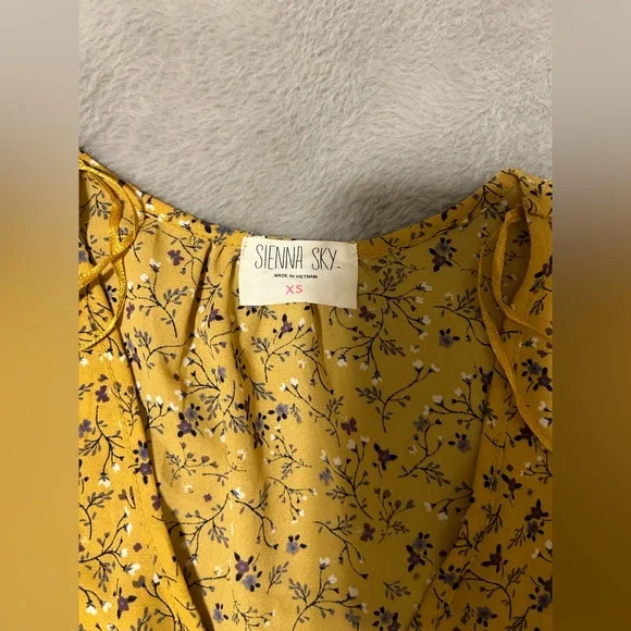 3/4 sleeve blouse - Picture 2 of 2